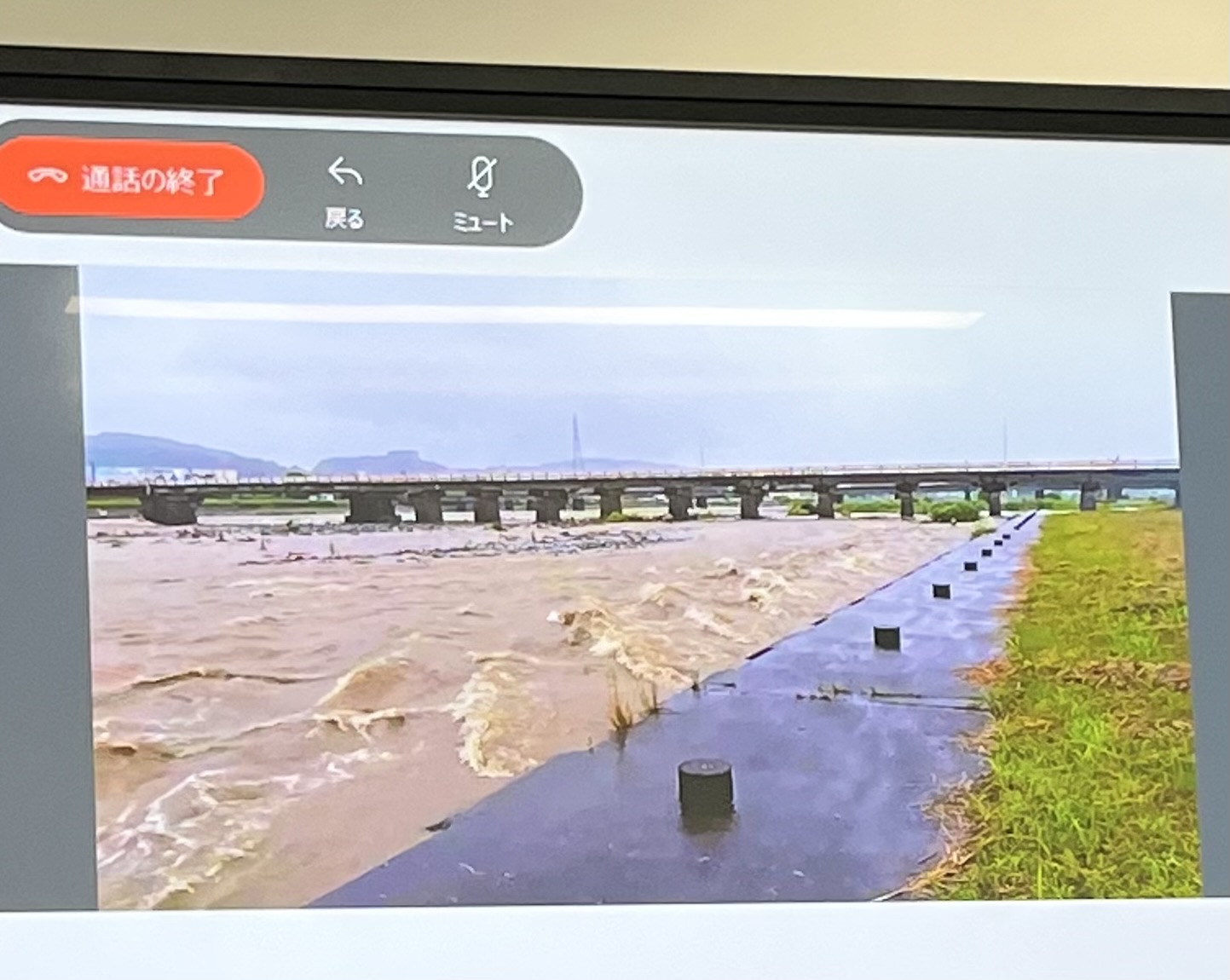 増水した河川の写真