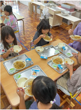 給食の様子